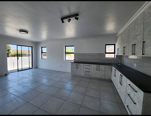 5 BEDROOM HOUSE FOR SALE IN WAVECREST